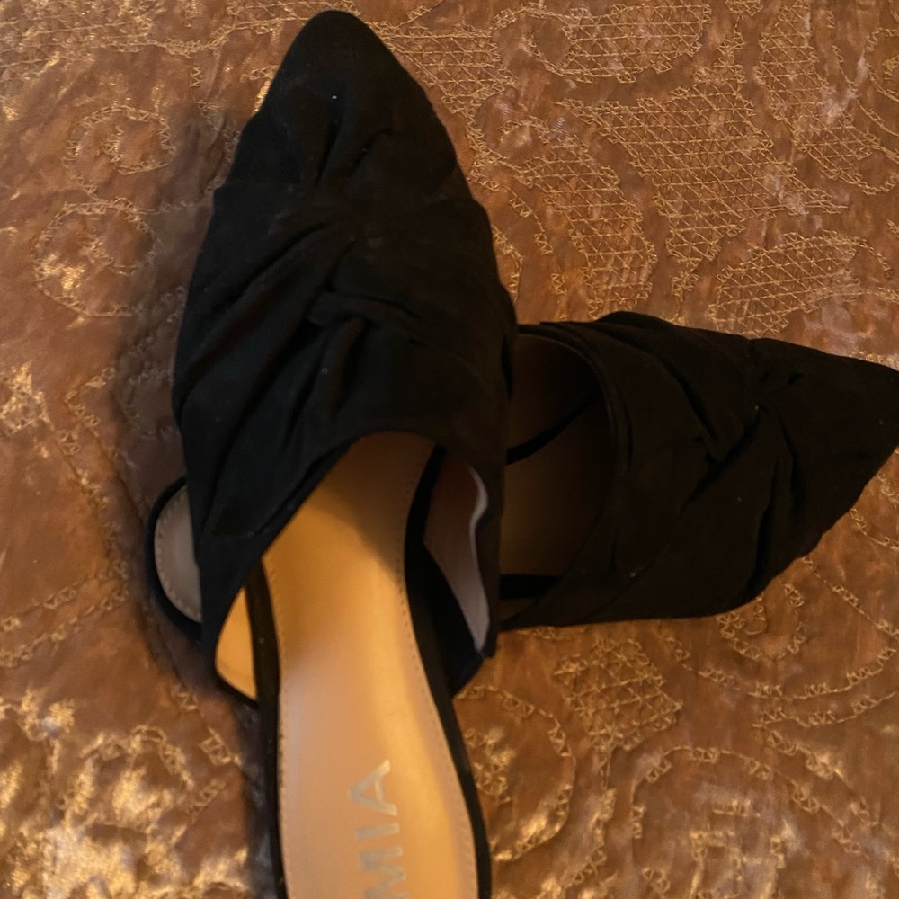 EUC MÍA brand mules